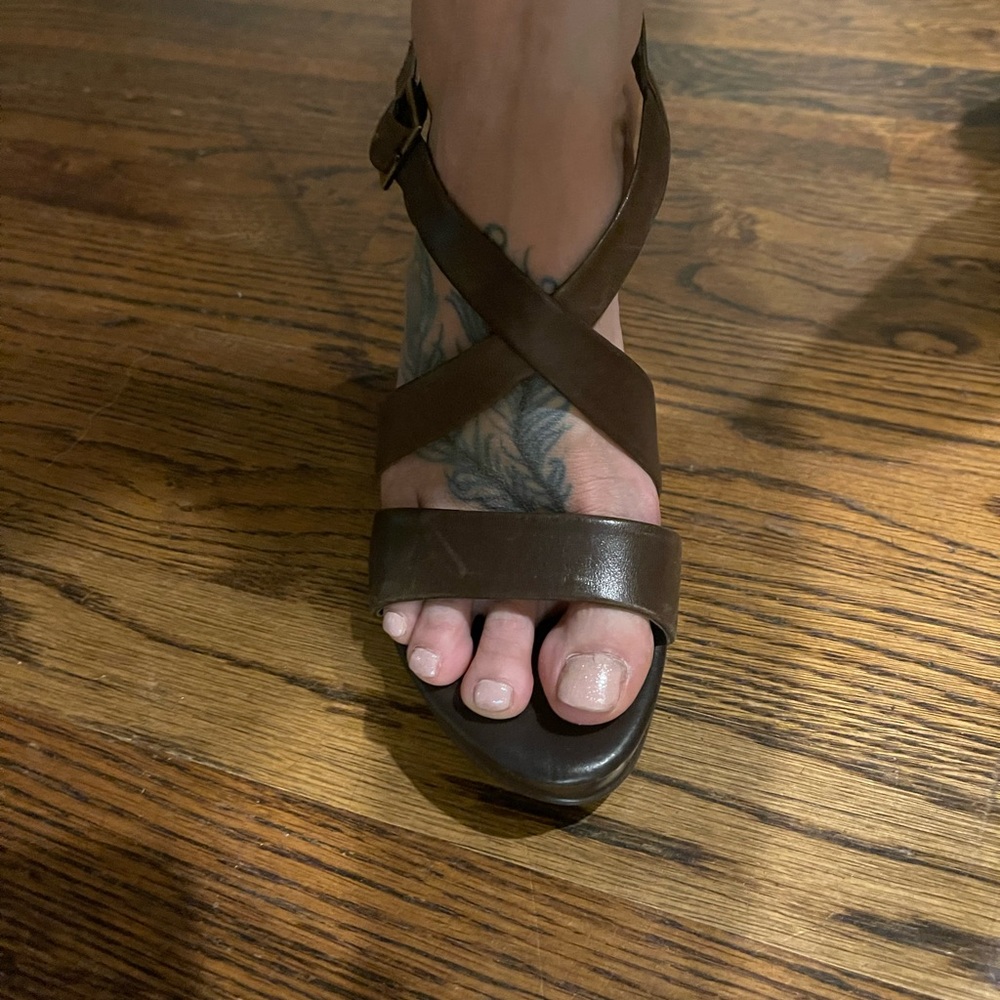 Cathy Jean Brazil brown leather sandals size 8
